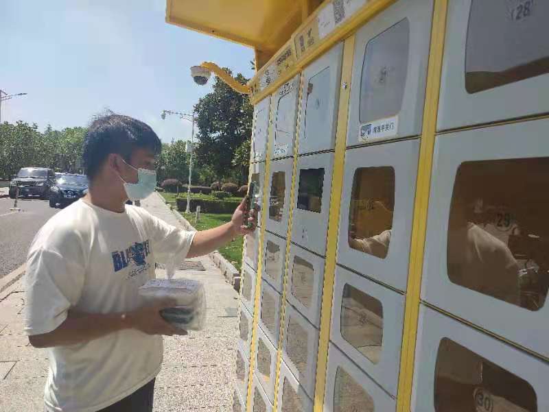 江西高校引入外卖取餐柜 实现扫码无接触取外卖