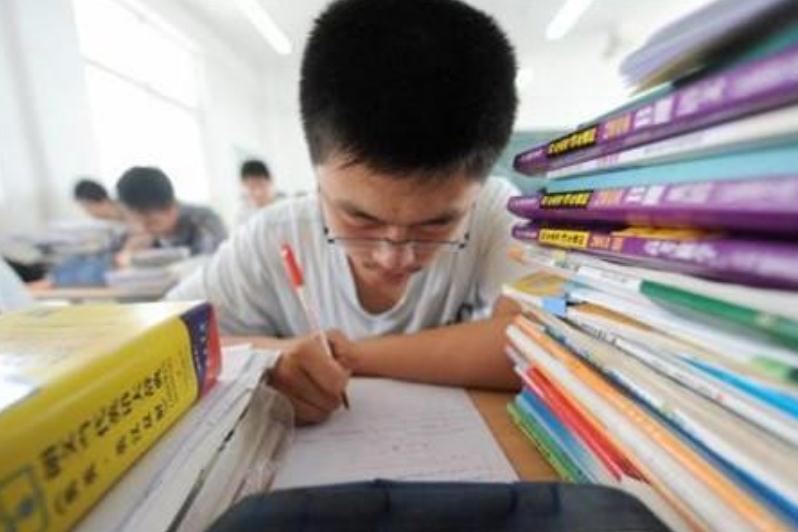 高考100天倒计时：多地举办百日誓师大会，差生抓住机会逆袭