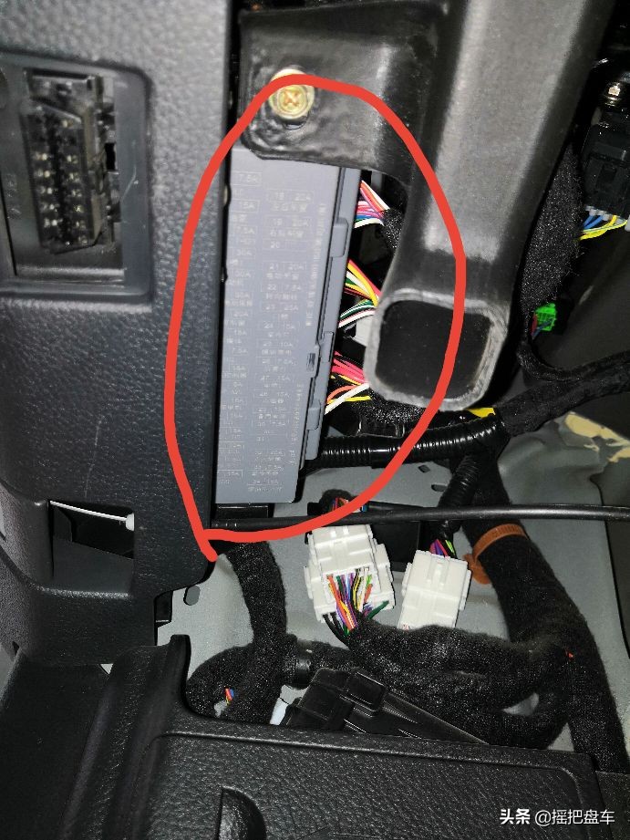 自己更换比亚迪唐2015款更换点烟器保险丝