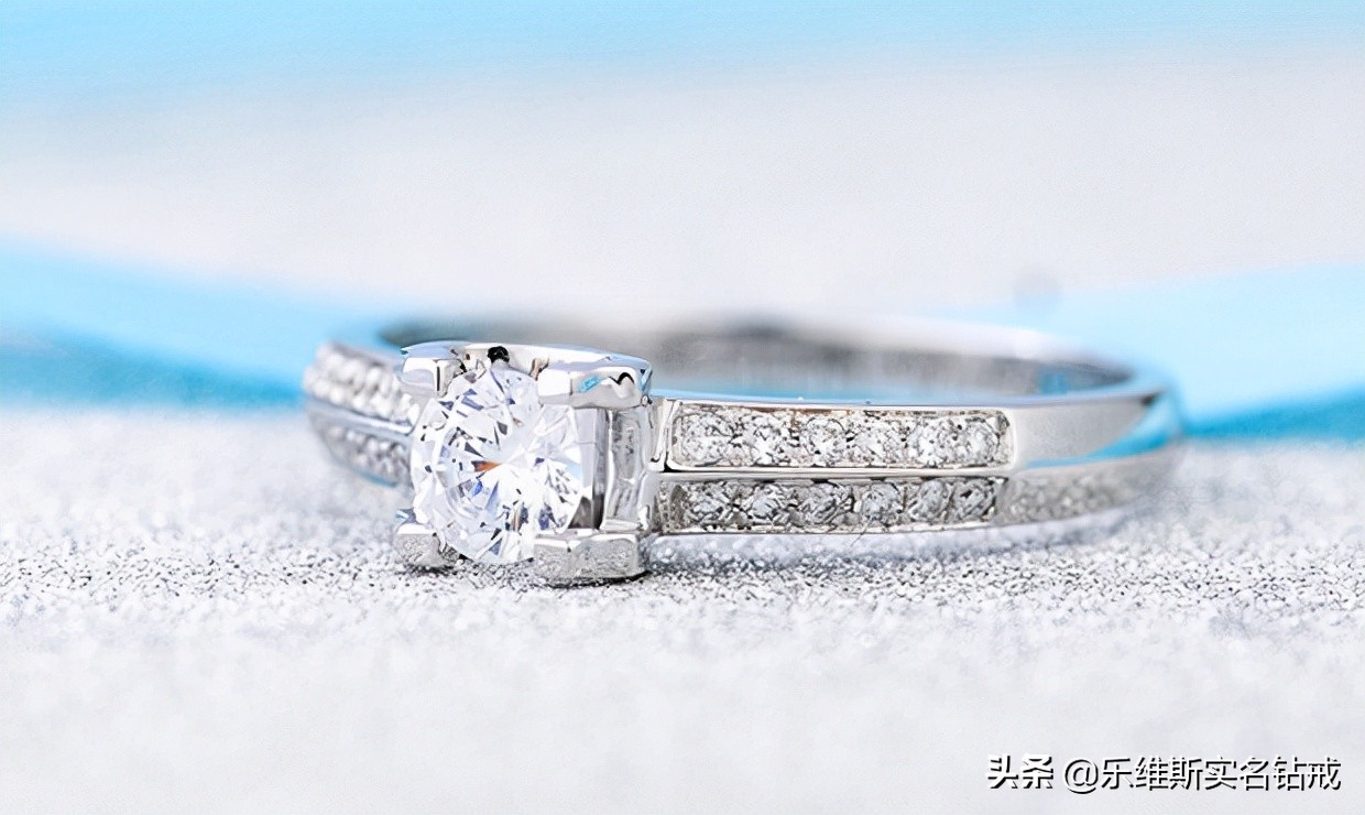 白金婚戒掉色嗎？能帶著游泳嗎？婚戒買白金的是否牢靠？