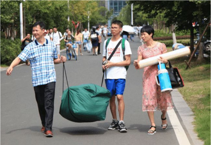 大一新生报到是否要带被子，过来人的提议很中肯，提前了解不吃亏
