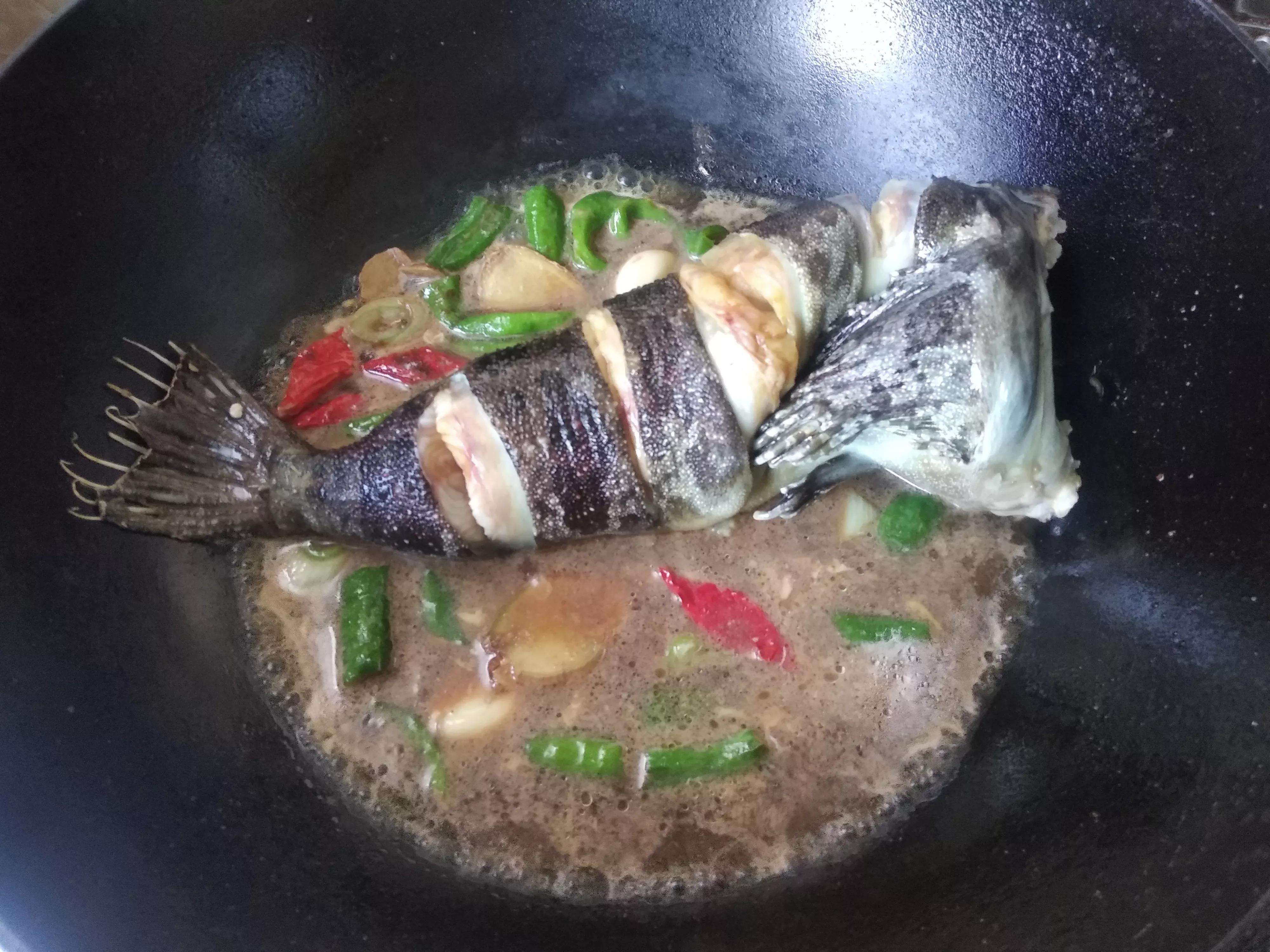 中秋前后，吃虾吃蟹不如吃这鱼，才3元一斤，炖煮焖老香了
