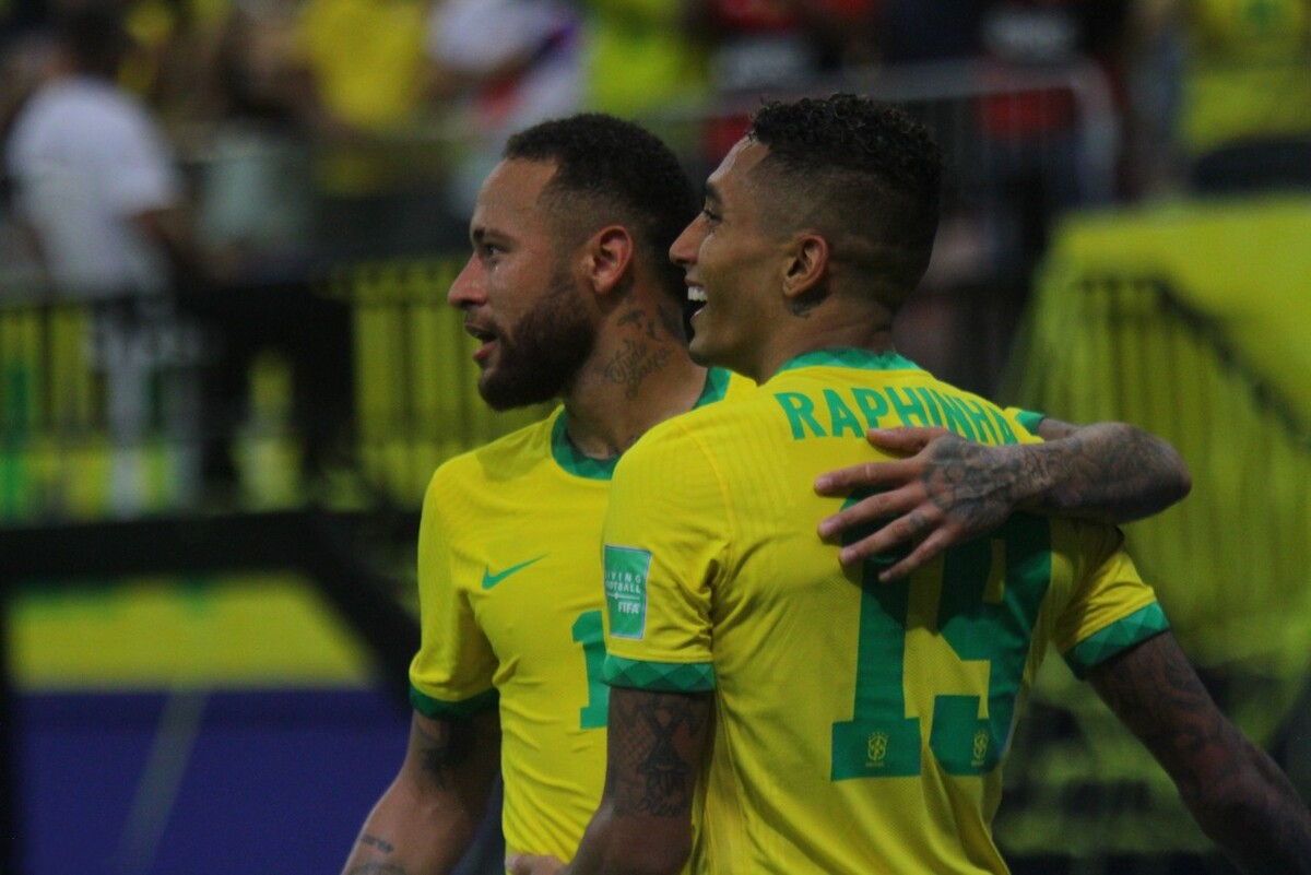世界杯预选赛南美赛区巴西（1-0！巴西狂飙，世界杯第3支晋级队诞生，内马尔挑衅主裁判逃红牌）