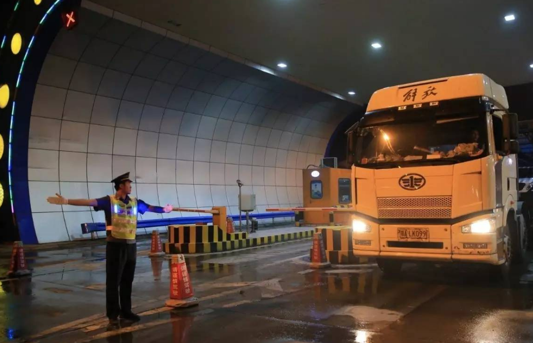 高速公路收费“新标准”，9月底实施差异化收费，事关无数车主