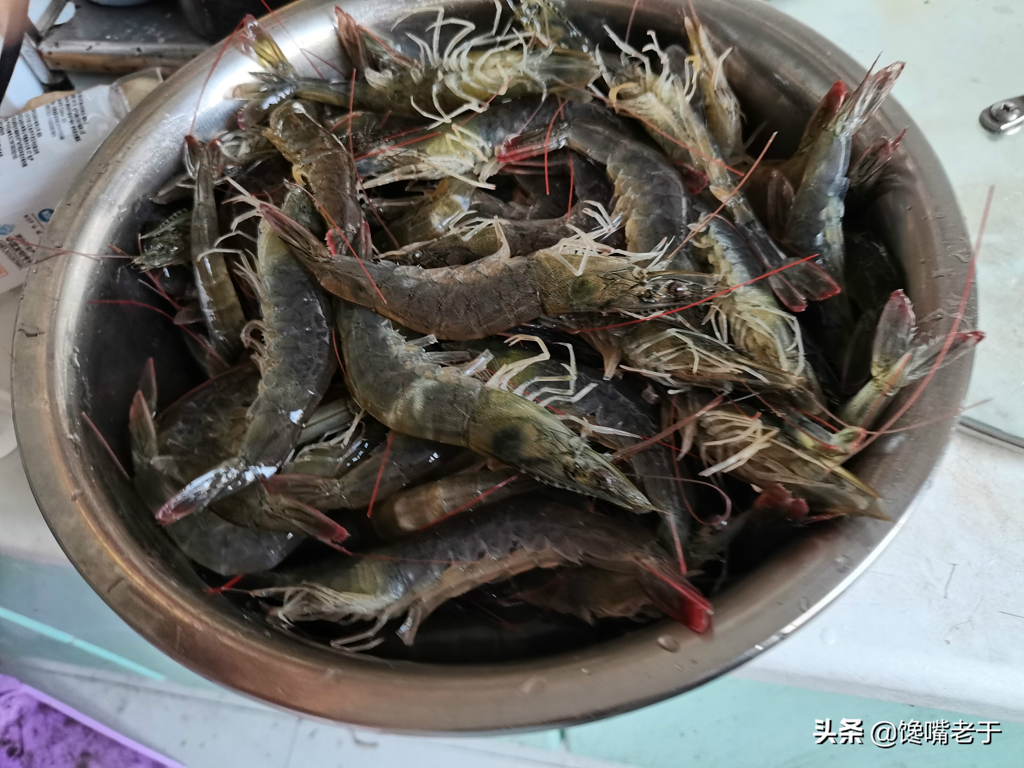 大虾保鲜：直接扔冰箱是错的，虾贩教你一招，冻一年仍鲜嫩有弹性