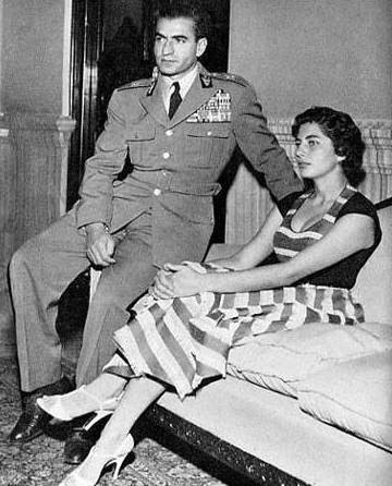 伊朗末代美艳王后！国王宠翻送天价珠宝，却因无法生育被流放