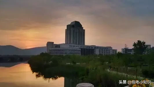 明明很硬核，却起了个野鸡名字的大学