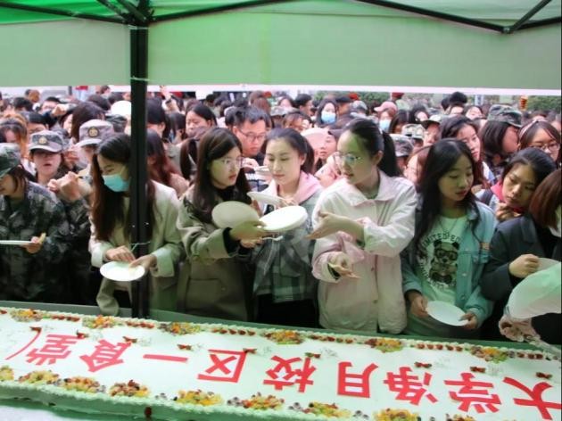 6米长蛋糕“免费”赠送！东北这所“吃饭”大学火了