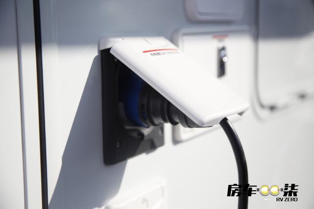 诺优新款乐途大额头房车，布局合理，空间舒适，售价52.8万元