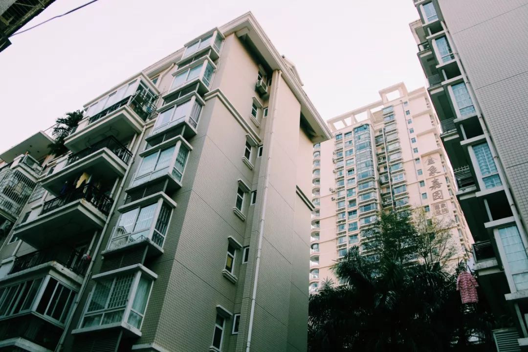 老破小一平10万+！我们走遍厦门18所名校，为你曝光最贵学区房！