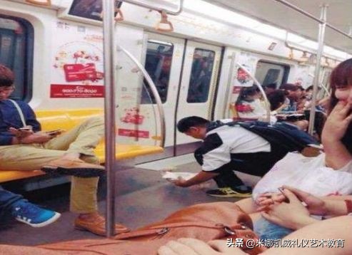 地铁上一张偷拍照暖哭众人，懂得感恩的孩子，究竟多迷人