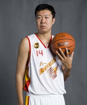 nba有哪些是初中毕业的(高考季来了！盘点NBA中国球员中的学历，姚明周琦令人羡慕)