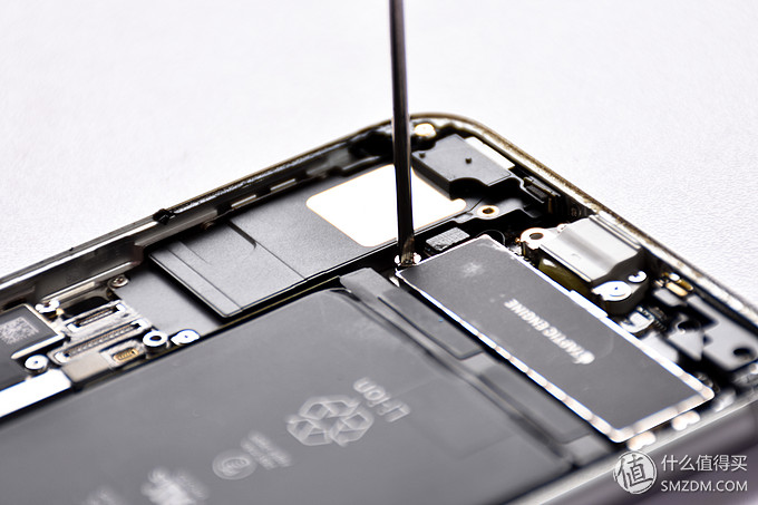 手机电池：给练习一年半的iPhone 8Plus换块电池