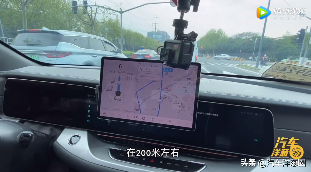 碾压特斯拉，极狐华为版自动驾驶真香！道路初体验