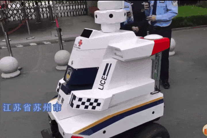 揭秘！这是你看过科技感MAX的高考场外“送考员”