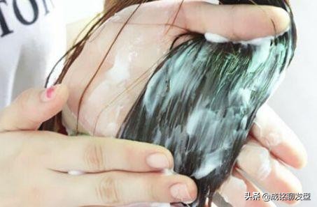 护发素、精华素和发膜，哪个效果最好？使用方法不对效果都差！