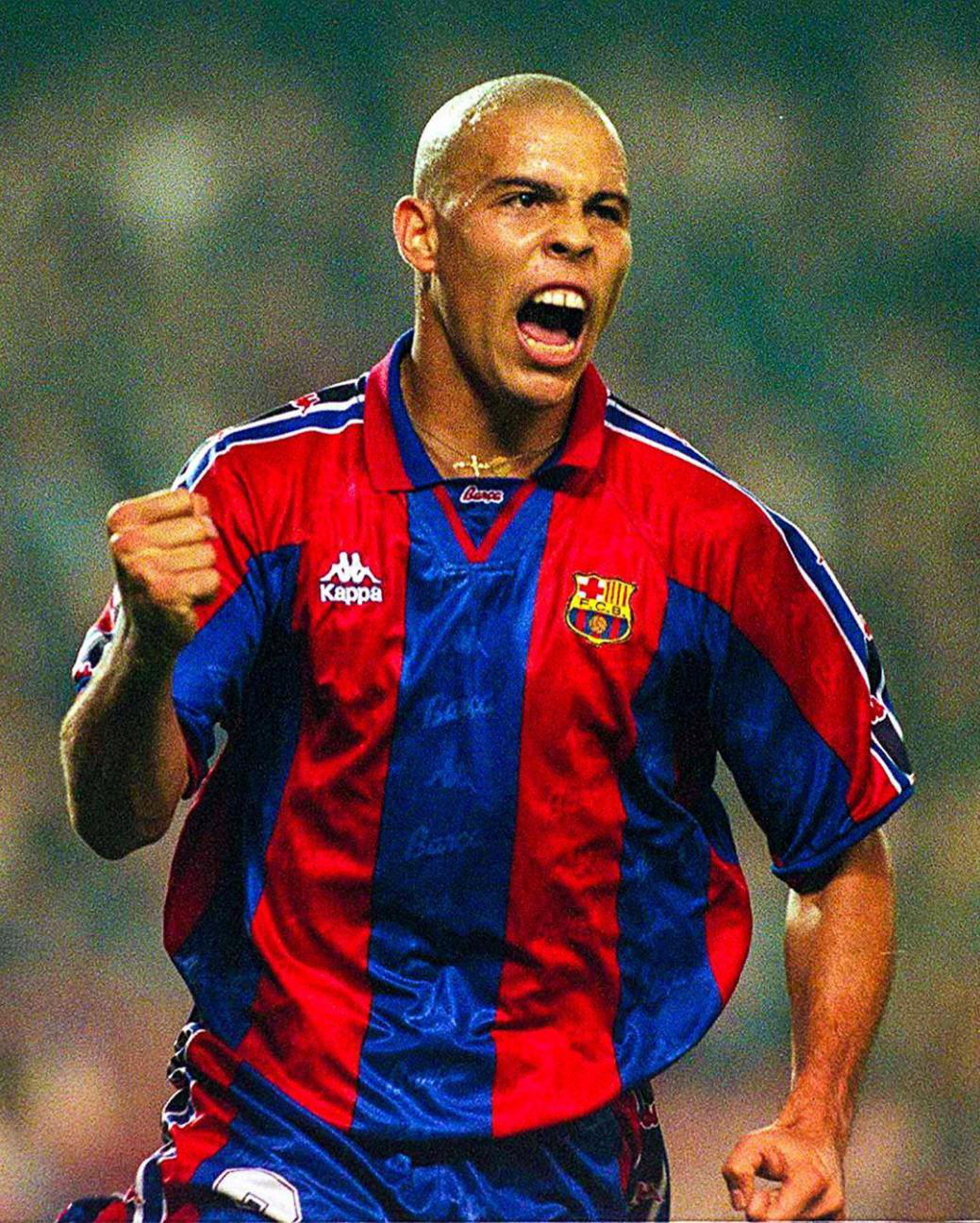 也曾是巴萨(保级队前锋成巴萨新9号,让我们回顾一下曾经的五位巴萨9号