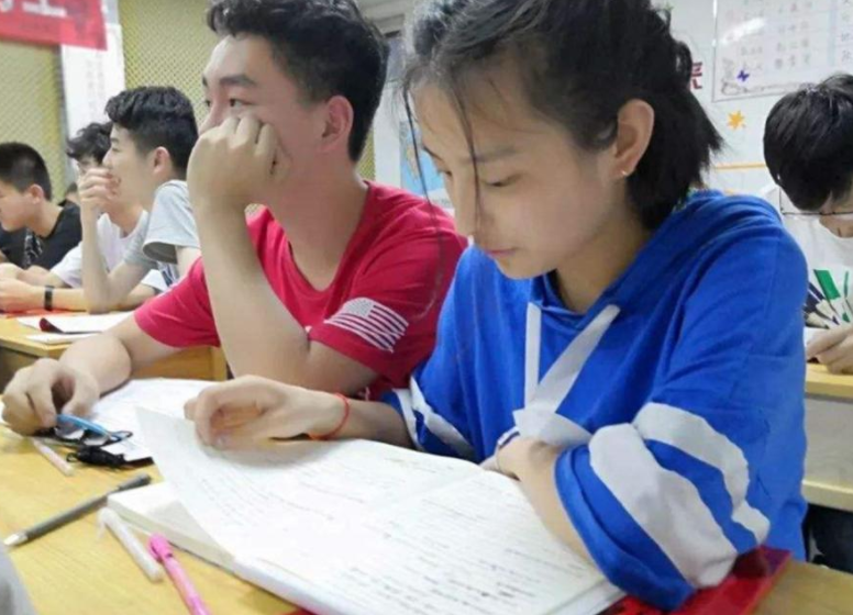 高考“落榜生”迎来好消息，上大学的途径还有这几条，考生需注意