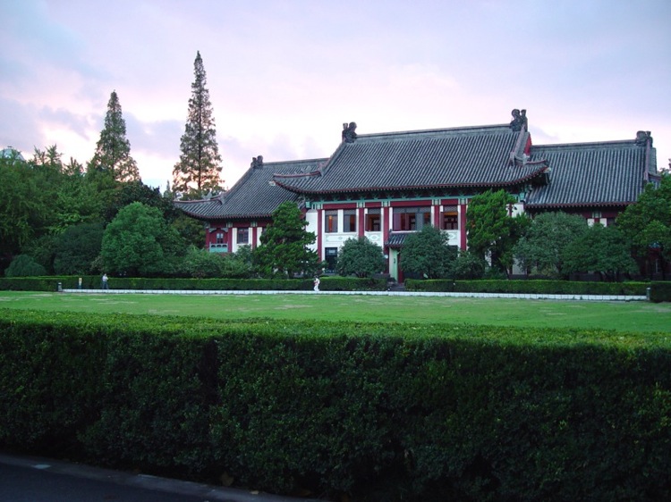 刘芳美术245分预估文化520分，能被南京师范大学录取吗？