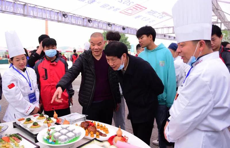 魅力蕲春 养生先行——记李时珍中医药职业技术学校书写养生文章