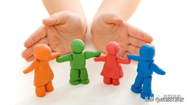 幼童幼儿园被虐打,幼儿在幼儿园被小朋友打