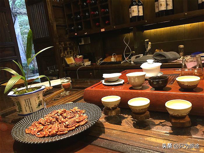 喝散装茅台、穿古装的小姐姐，闹中取静，古韵十足的重庆私家会所