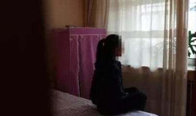 合肥一艺培男教师带两名女学生深夜离校，开房灌醉欲实施侵犯，校方回应：已开除