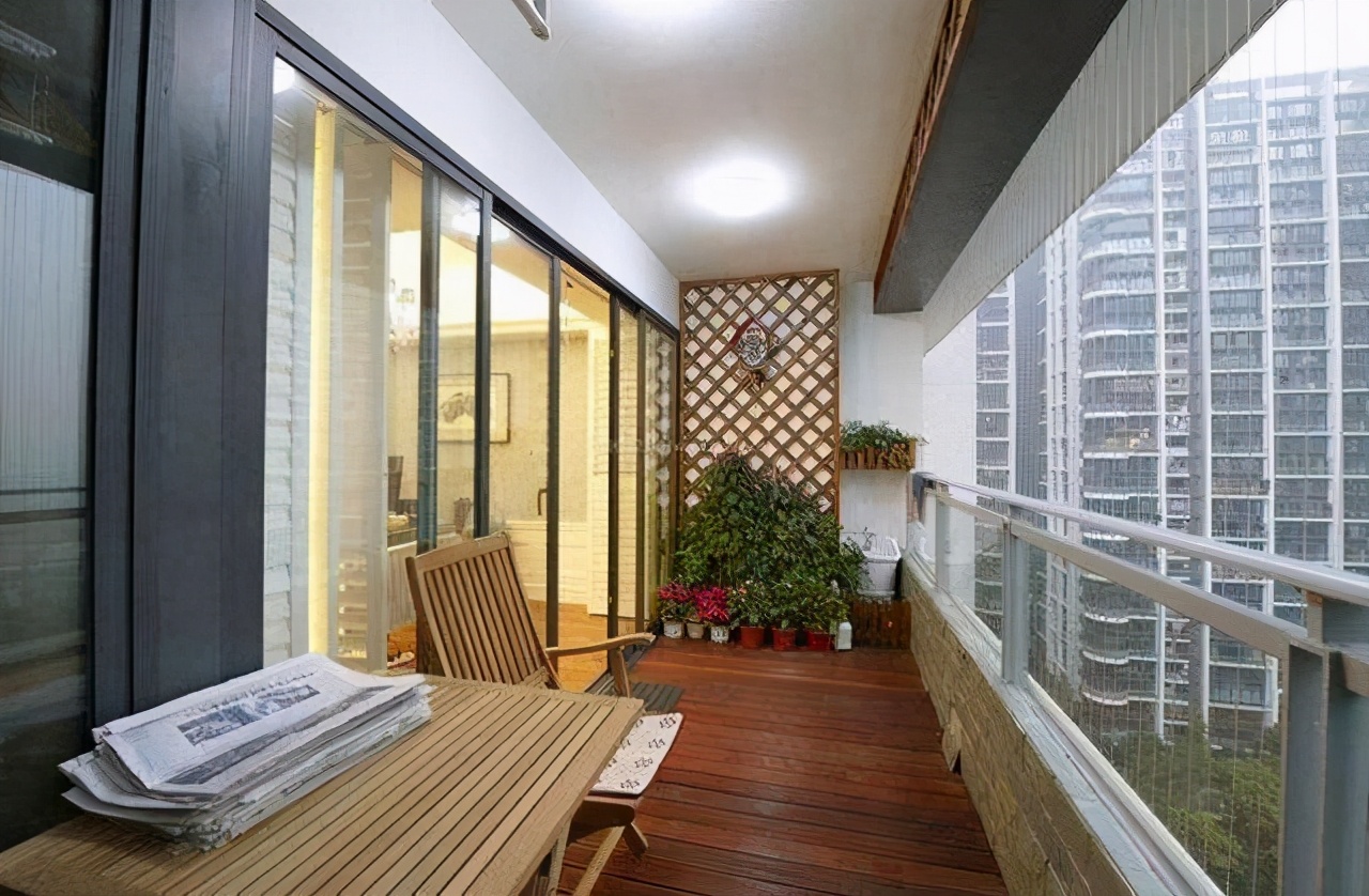 阳台只用来晾衣服？太可惜了，这样装修实用好几倍