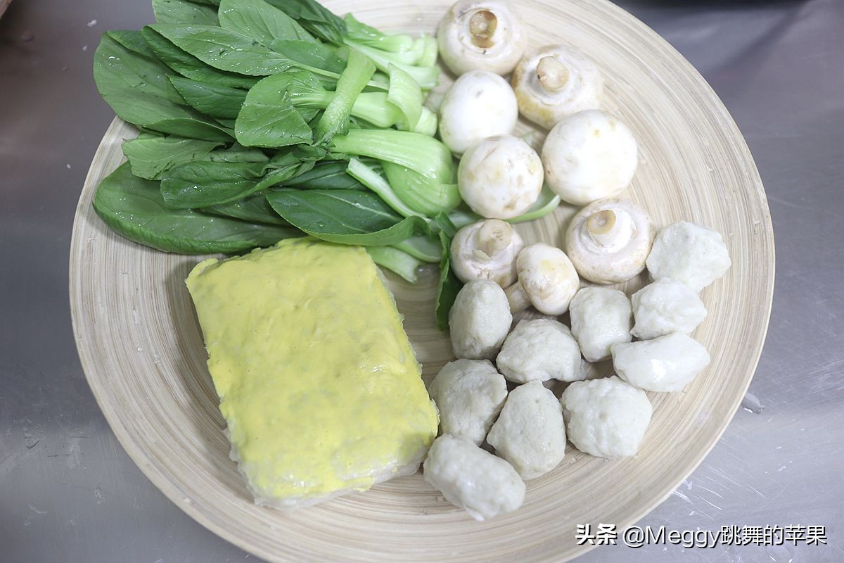 自制的鱼丸Q弹洁白，2道家常鱼丸汤，比饭店的还营养好喝实惠