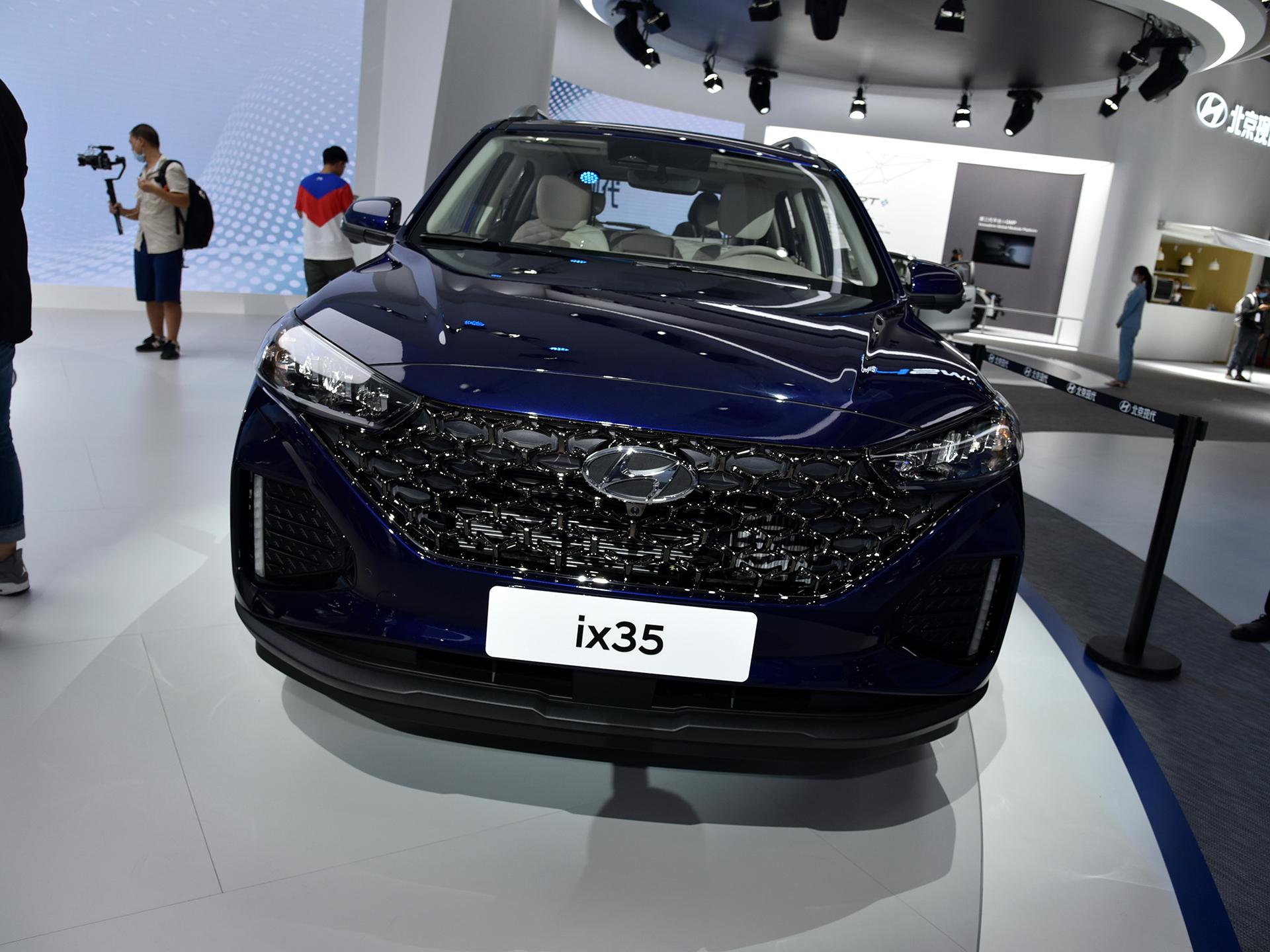 2020年底,北京现代全新ix35正式上市,相比较老款车型,其内饰和外观