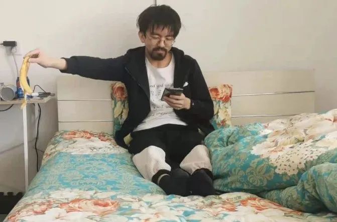 如何用丑照激怒朋友？我总结了100%拍丑别人的方法