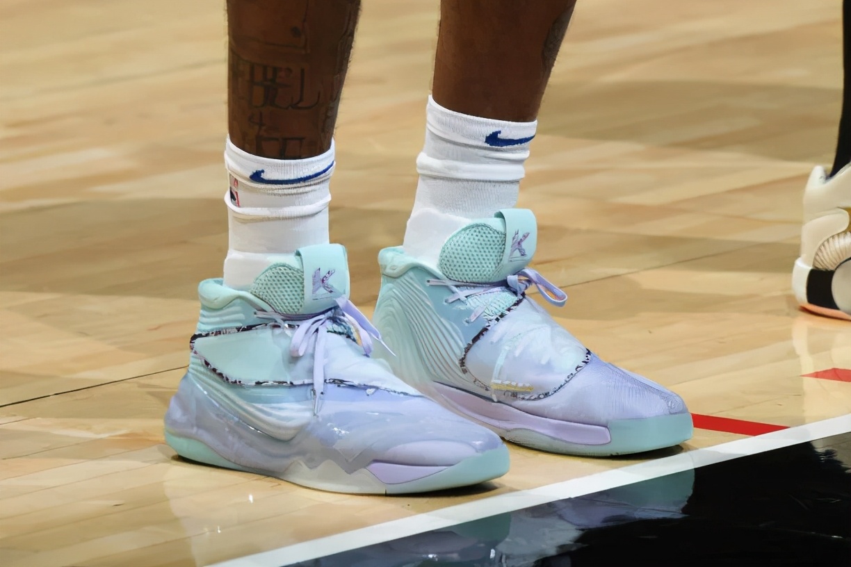 nba穿李宁鞋的球员有哪些（NBA球员上脚：詹姆斯2双签名鞋，巴特勒穿李宁驭帅14？）