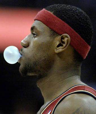 打nba為什么喜歡吃口香糖（為什么現在nba球員不嚼口香糖了？）