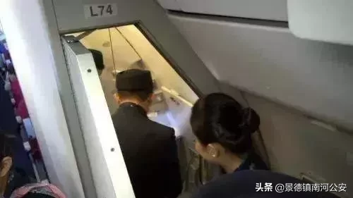 空姐飞机上卖淫，专挑飞美航线，两年暴赚500万