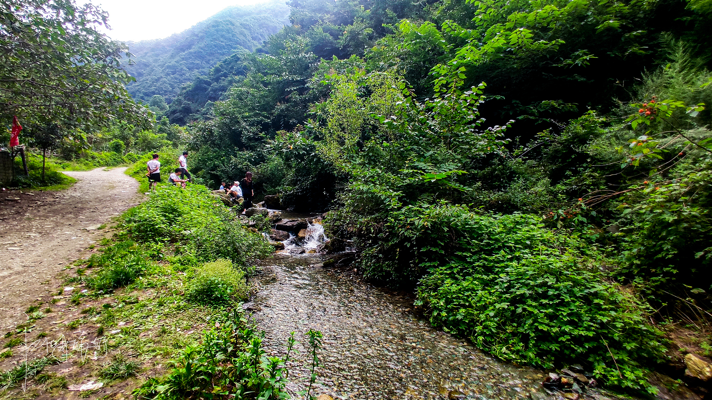 距西安南三环60公里，自驾秦岭小众峪谷，是爬山戏水的人间秘境