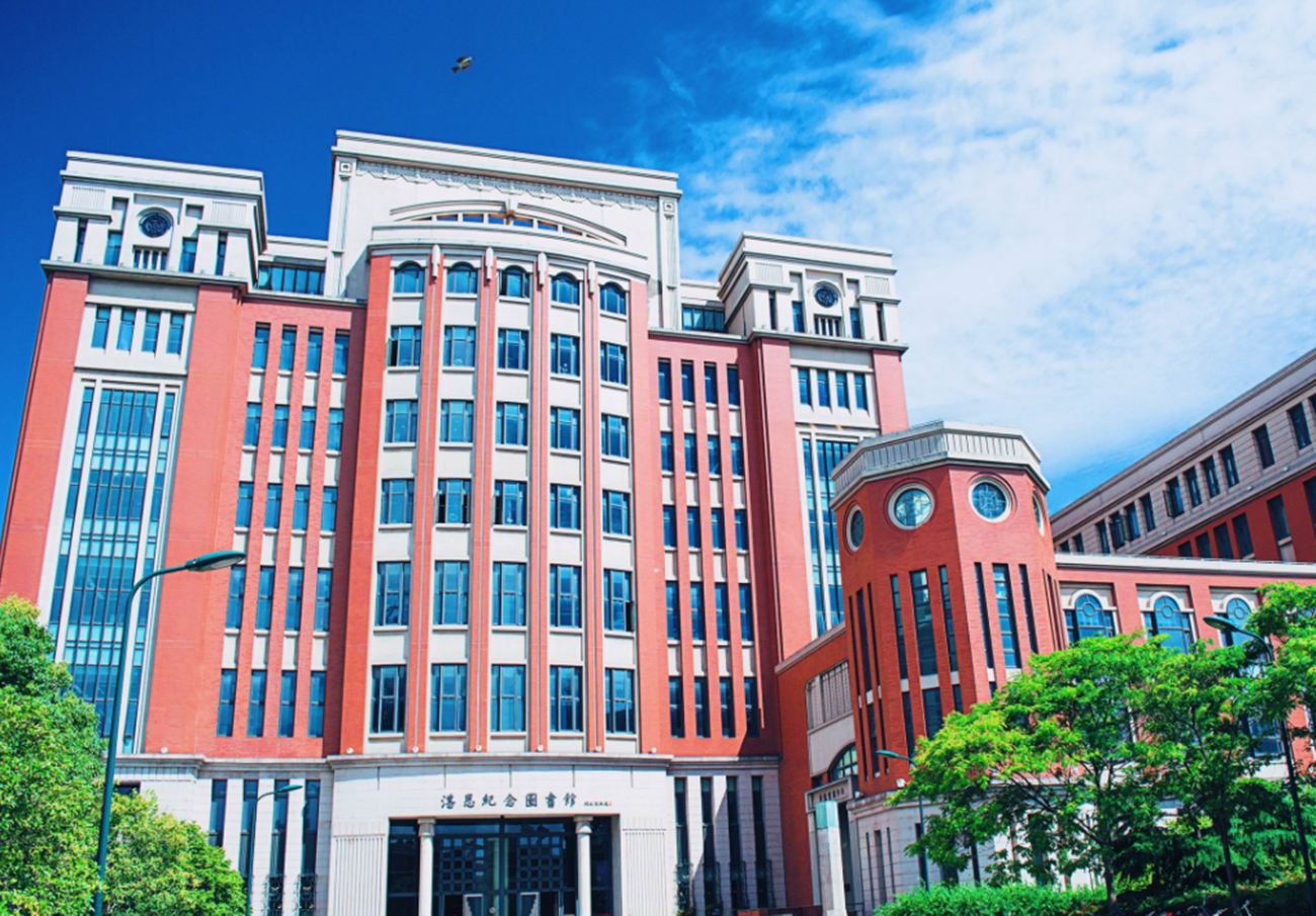 占地面积不足500亩的3所大学，第一所享誉国际，第三所美女如云