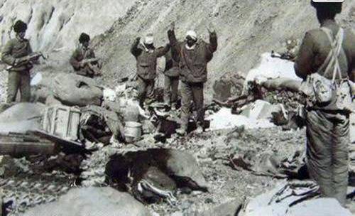 1962年中印边境战争：我军缴获数百辆印军车辆