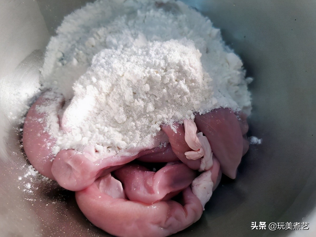 小肠好吃，不好洗，用了妙招，解决烦恼，一菜还能两吃