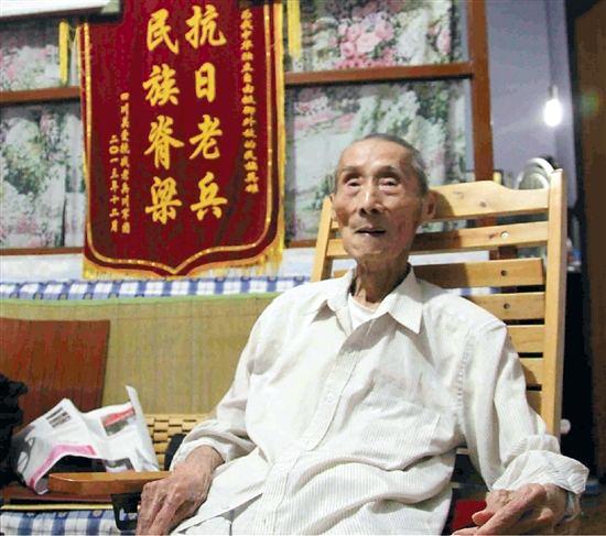 一泡尿送走日军高级指挥官，42年后日本公布真相，老兵才知立大功