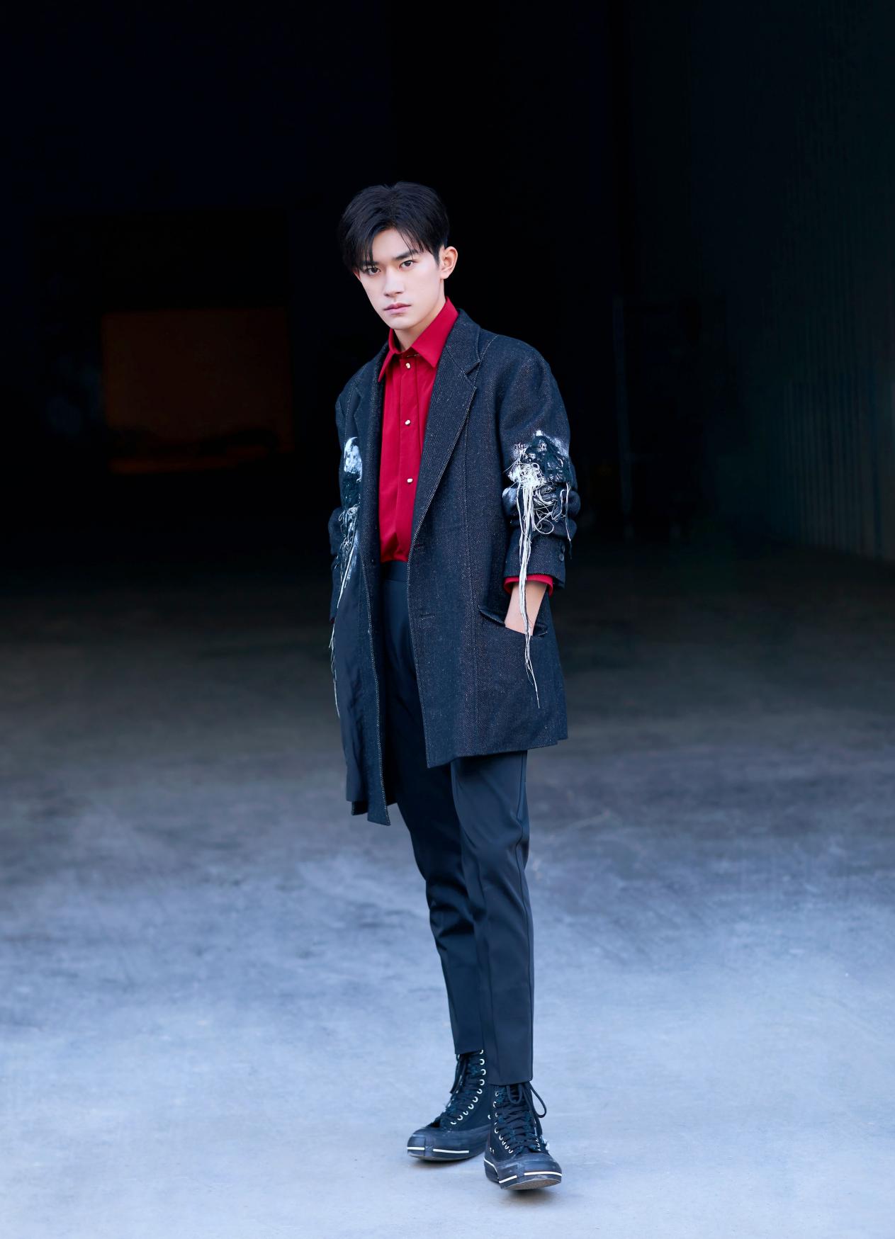 易烊千玺图片最帅图片(易烊千玺越长越帅了) - 赤虎壹号