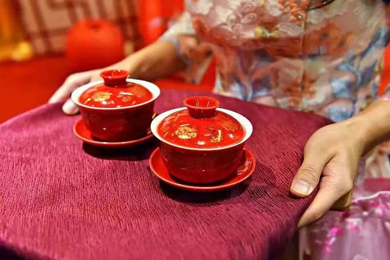 北上广的年轻人，份子都随不起了？