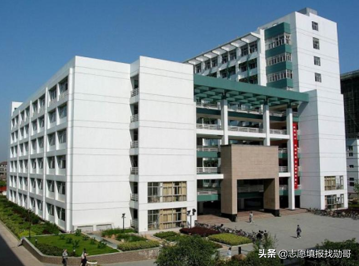 国内核工业第一所大学，实力强悍，门槛却不高，适合“捡漏”