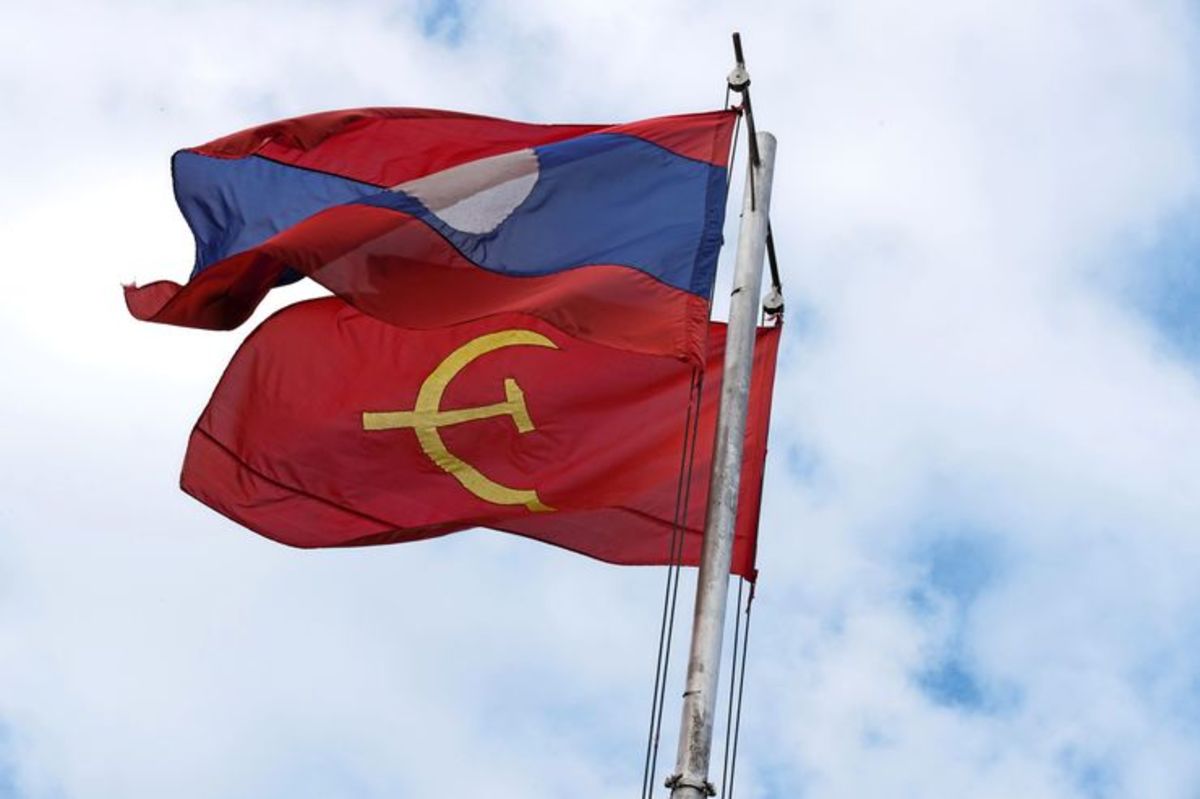 老挝是社会主义性质的国家,同时整个国家的大多数国民都信奉佛教,虽然