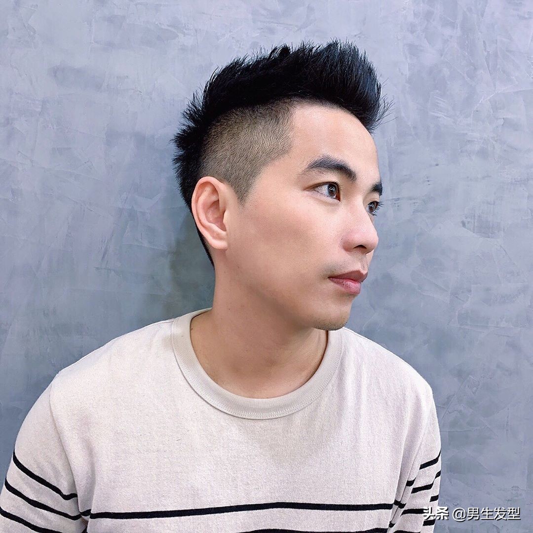 男生"两边剃短"发型好看吗?试试这3款,剪完干净利落又帅气
