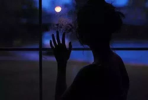 最近抖音里超火的句子：因为不配，忽然自卑，说声失陪