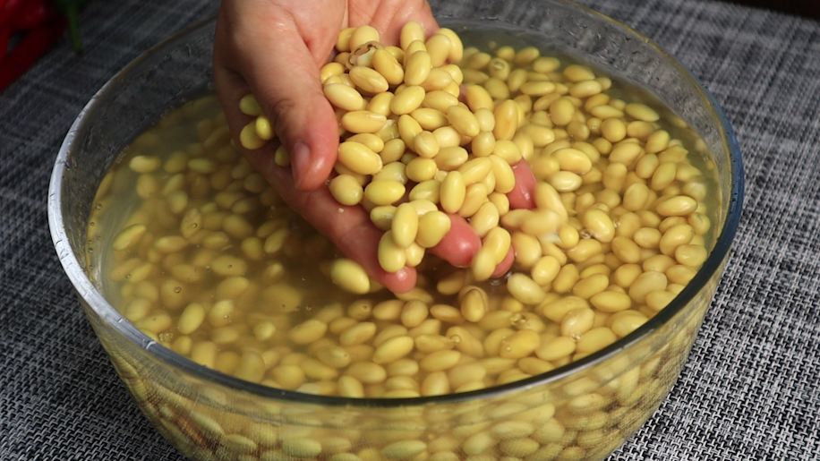 黄豆辣酱怎么做才好吃？分享我家的“独家秘方”，夹馍拌面真解馋