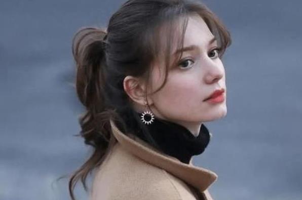 浙江大学混血校花走红，高颜值撞脸安妮海瑟薇，中文名字是亮点