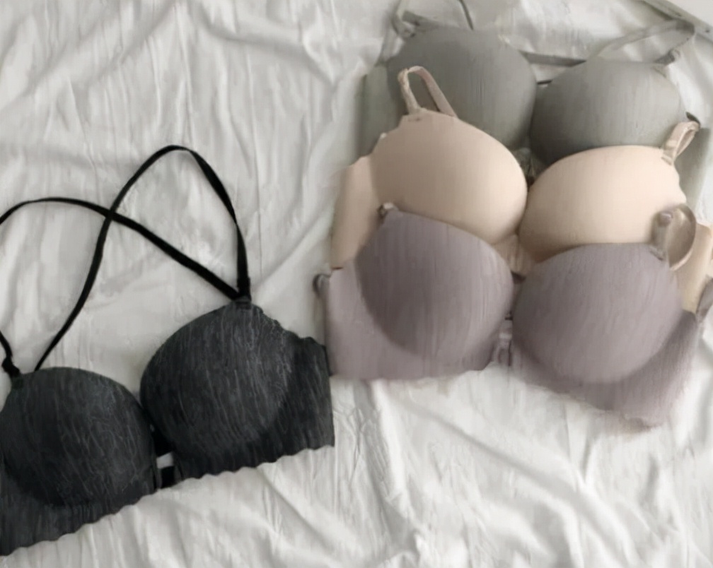 浙江18岁校花坚持白天不穿“内衣”，一年以后，发生了这几个变化