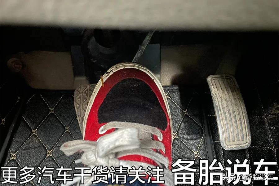 高速上要发生碰撞了，该变道还是减速？怎么做受伤的几率更小？