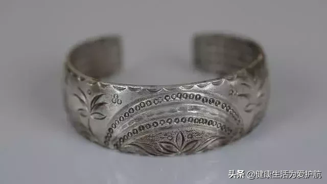 银首饰还在用牙膏洗?教你一招,只需3分钟,首饰洗的干净又明亮